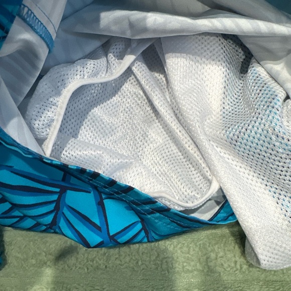 Vineyard Vines men's bathing suit / Swim trunks - Picture 10 of 13